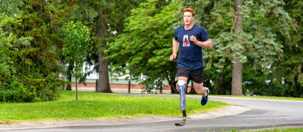 Gabriel, a leg amputee, running.